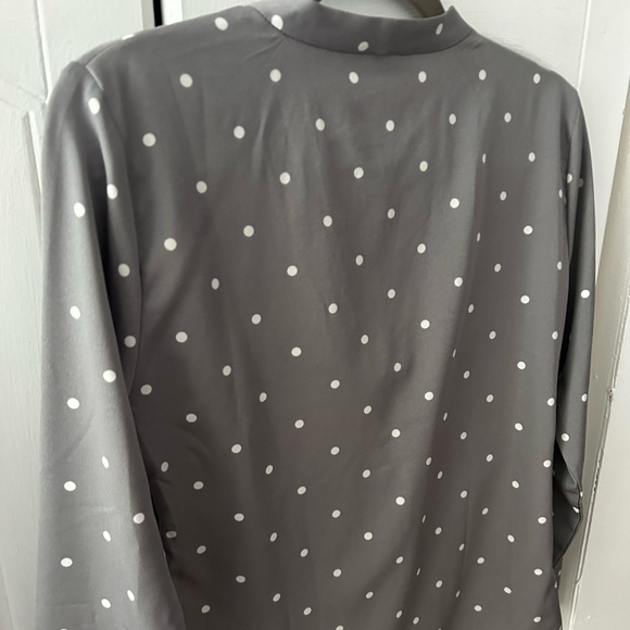 EUC Ann Taylor Charcoal Polka Dot Twist Blouse w/Long Sleeves V Neck LOVELY - Picture 5 of 14